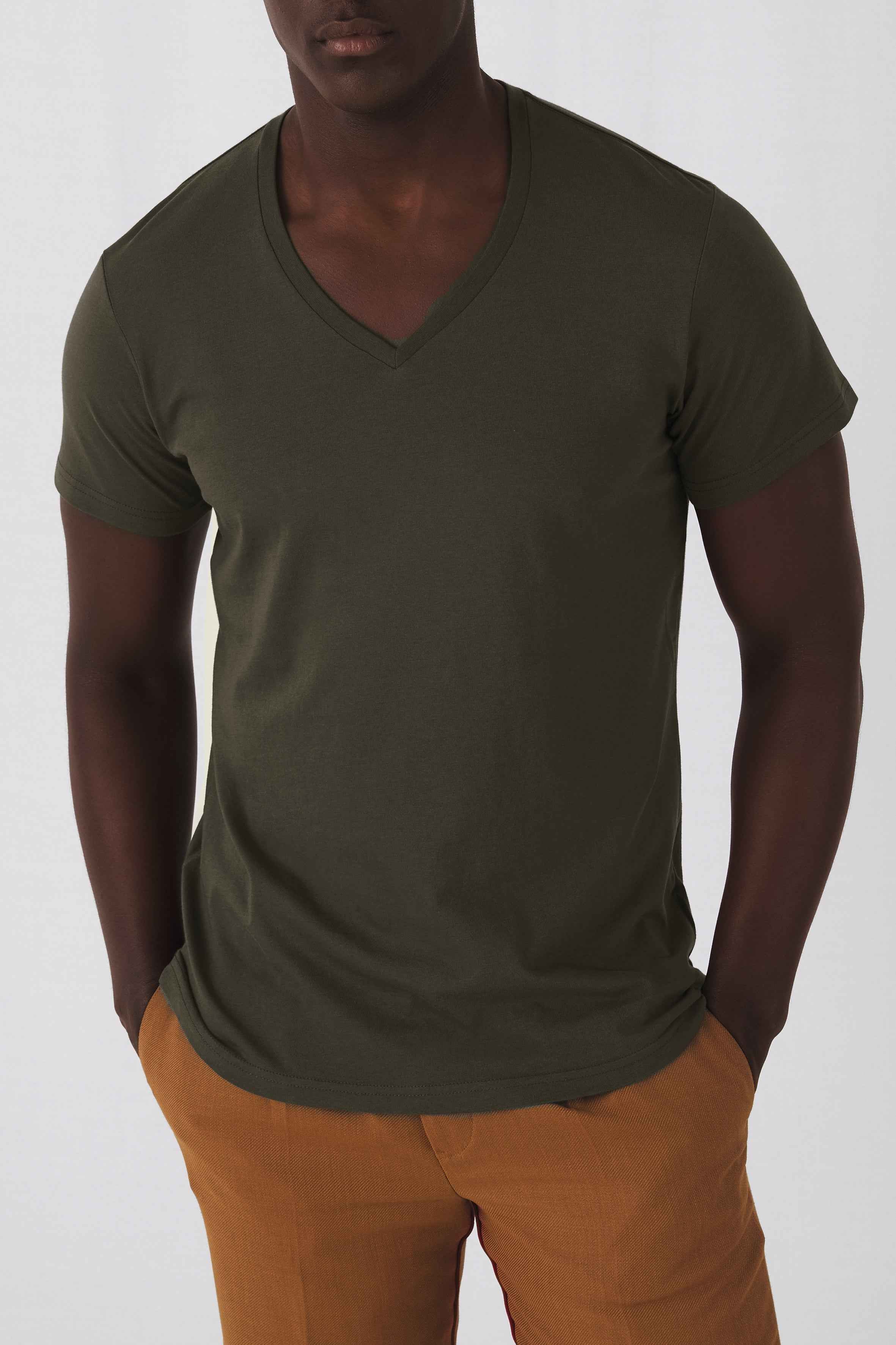 B&C Mens Organic Inspire V-Neck T-Shirt