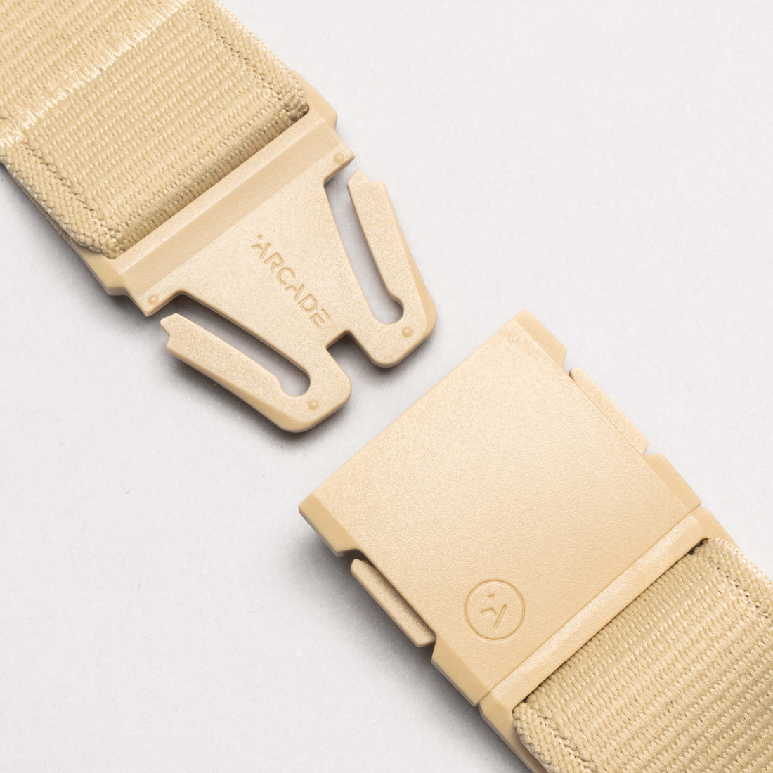 5640040