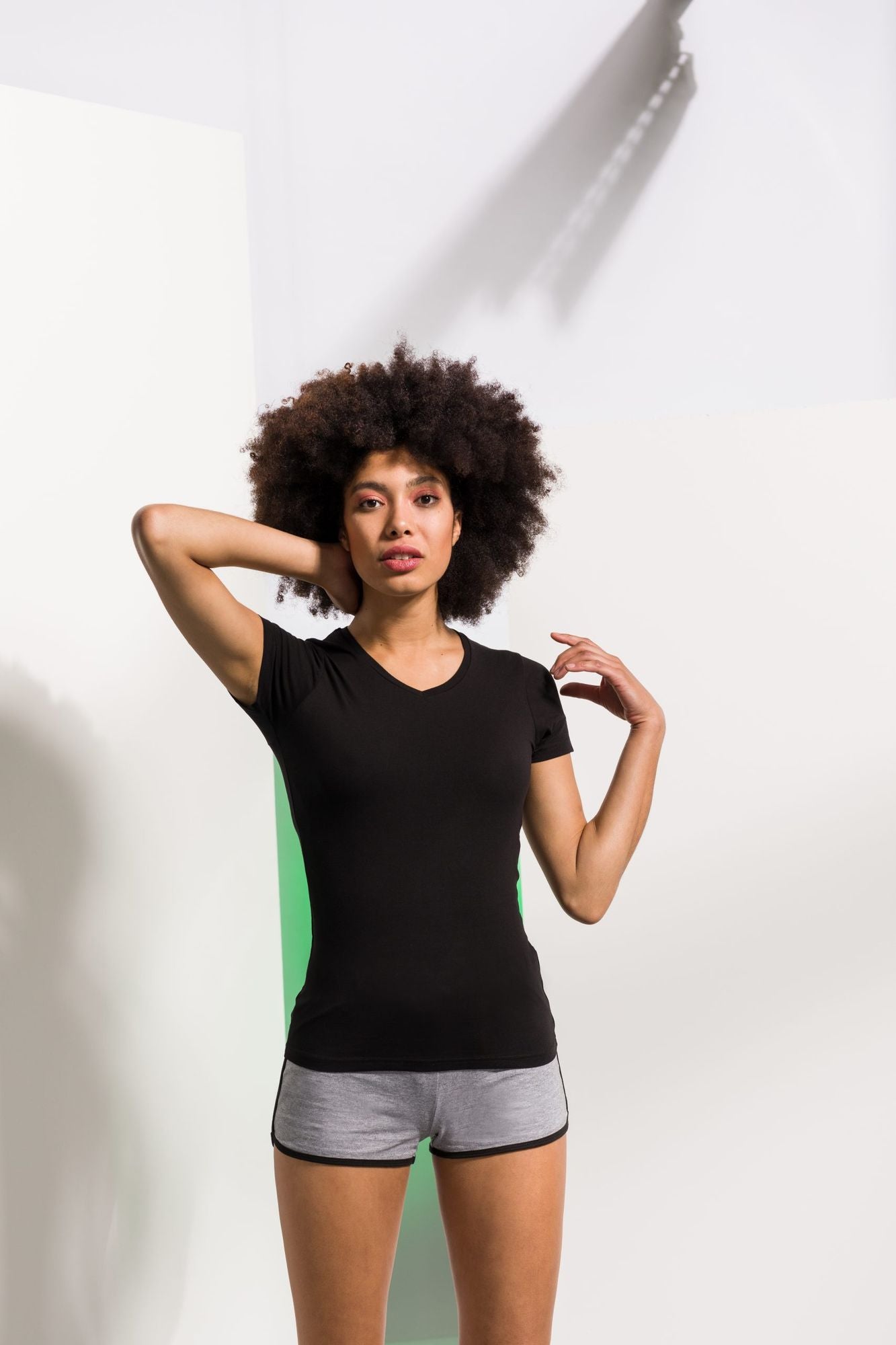Skinnifit Ladies S/S V-neck Feel Good Stretch T-Shirt.
